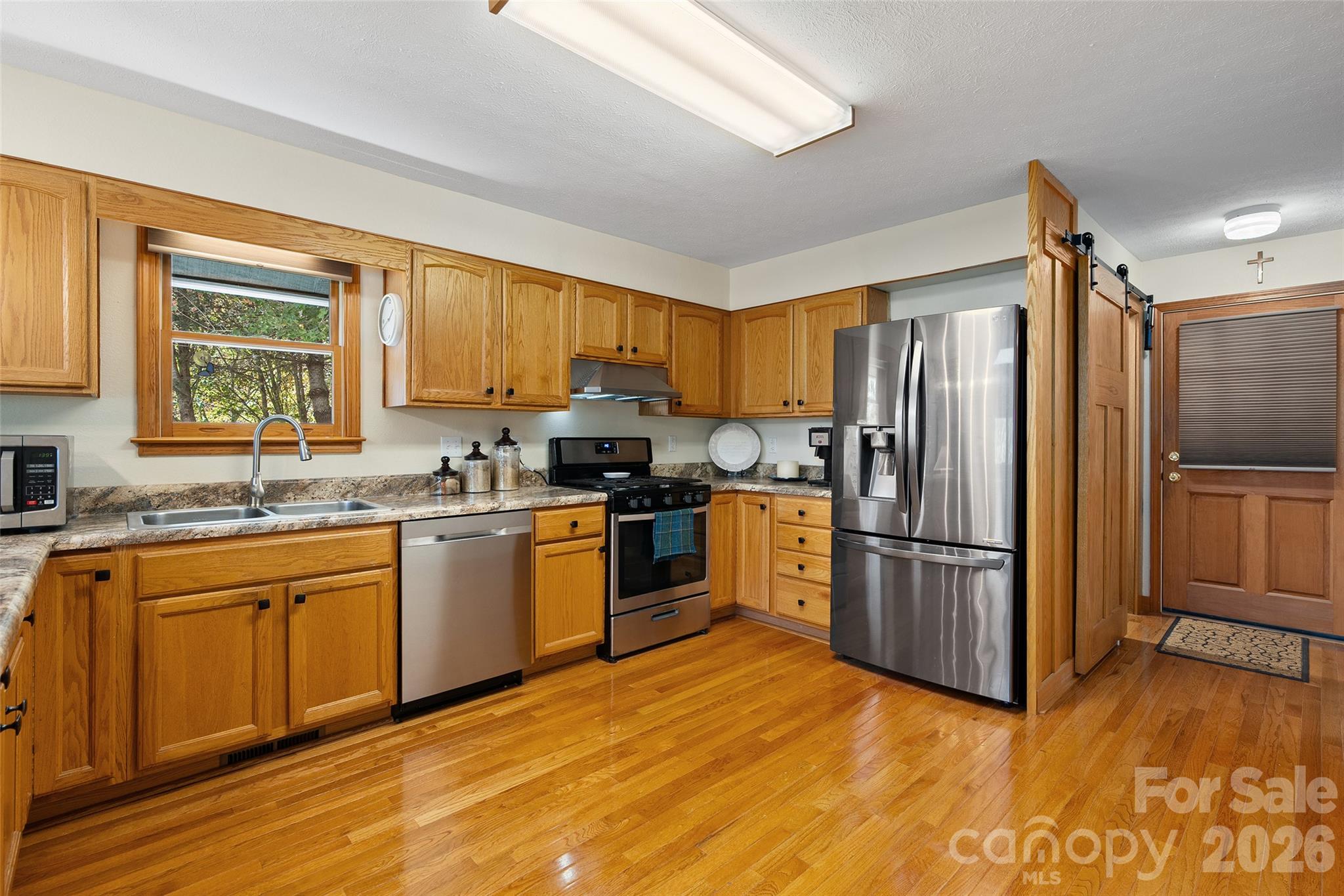 Single Family Residence at 471 McNary Drive, Clyde, photo 10 of 39