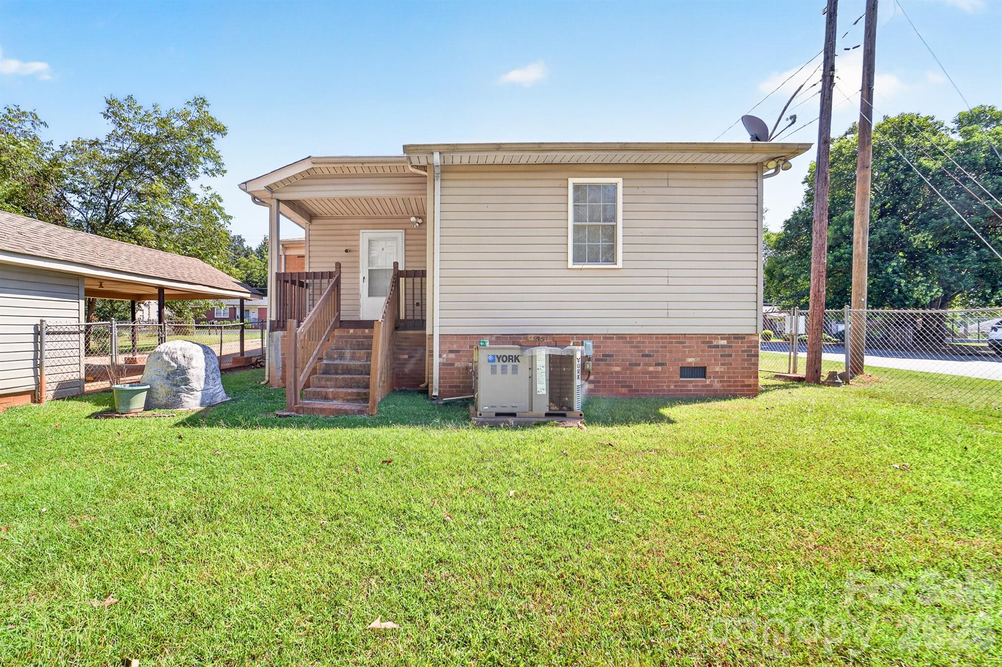 Single Family Residence at 1341 Bradford Heights Drive, Gastonia, photo 18 of 22