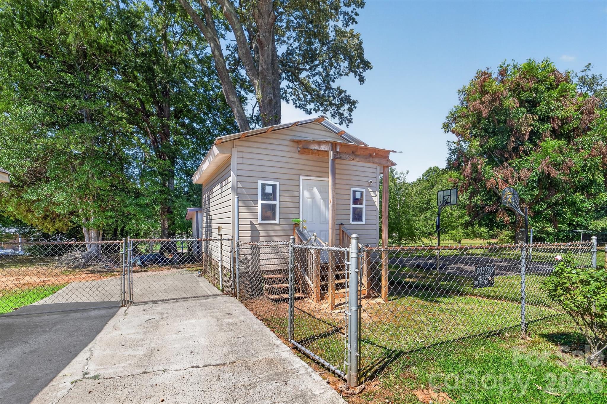 Single Family Residence at 1341 Bradford Heights Drive, Gastonia, photo 19 of 22