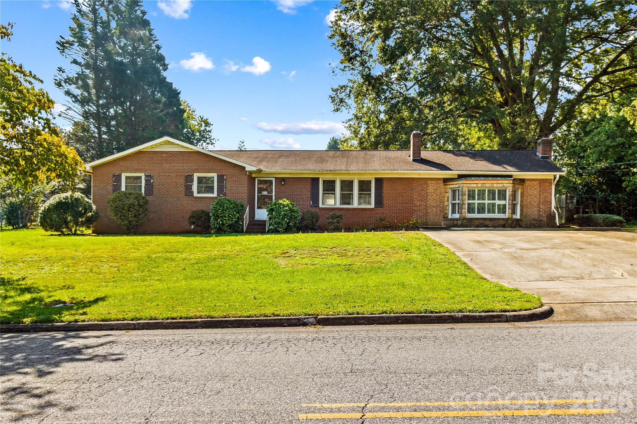 Single Family Residence at 522 Carolina Avenue N, Statesville, photo 4 of 48