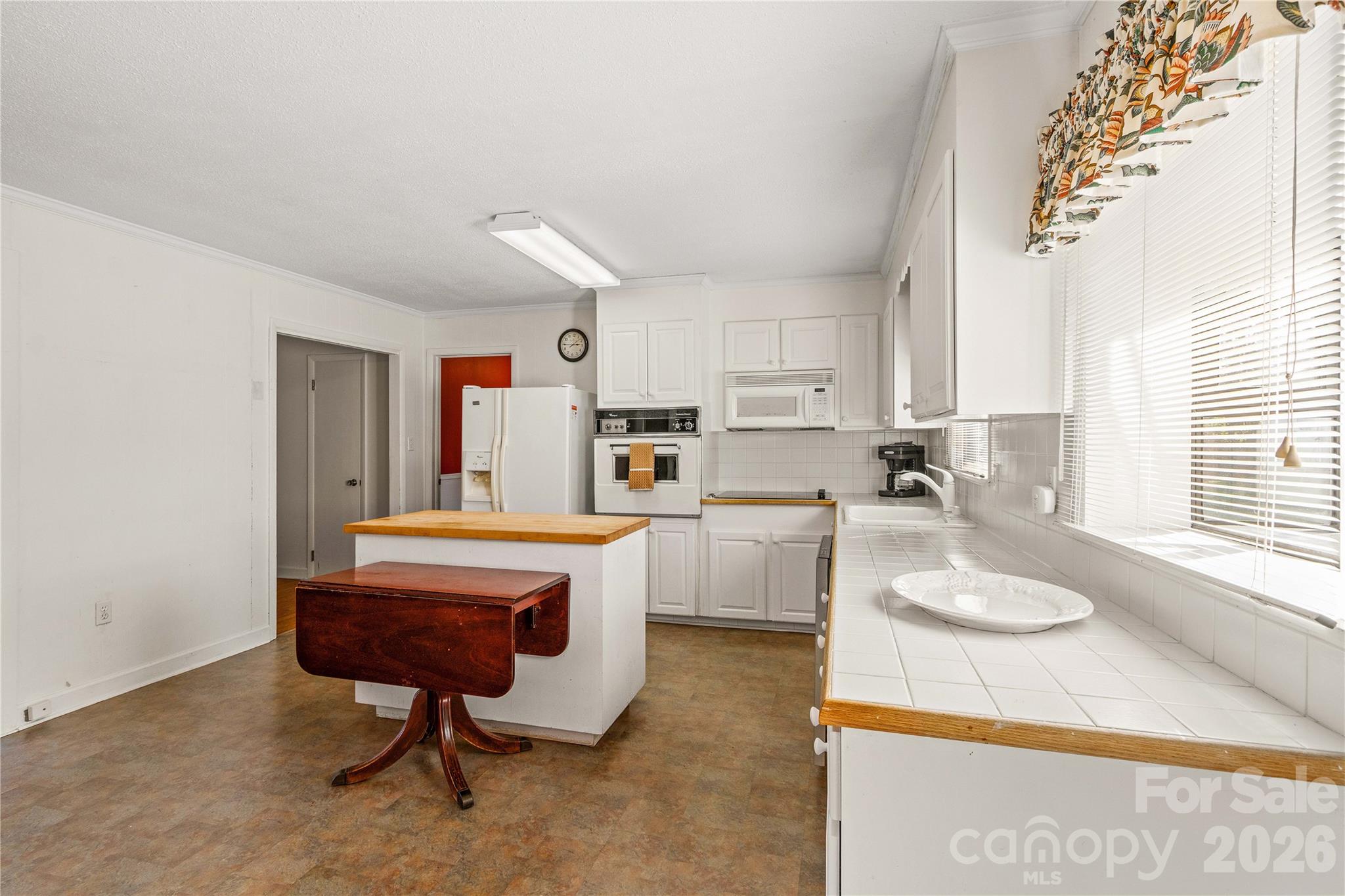Single Family Residence at 522 Carolina Avenue N, Statesville, photo 5 of 48