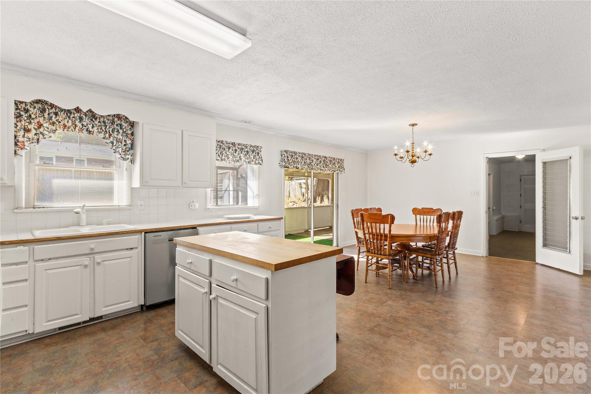 Single Family Residence at 522 Carolina Avenue N, Statesville, photo 7 of 48
