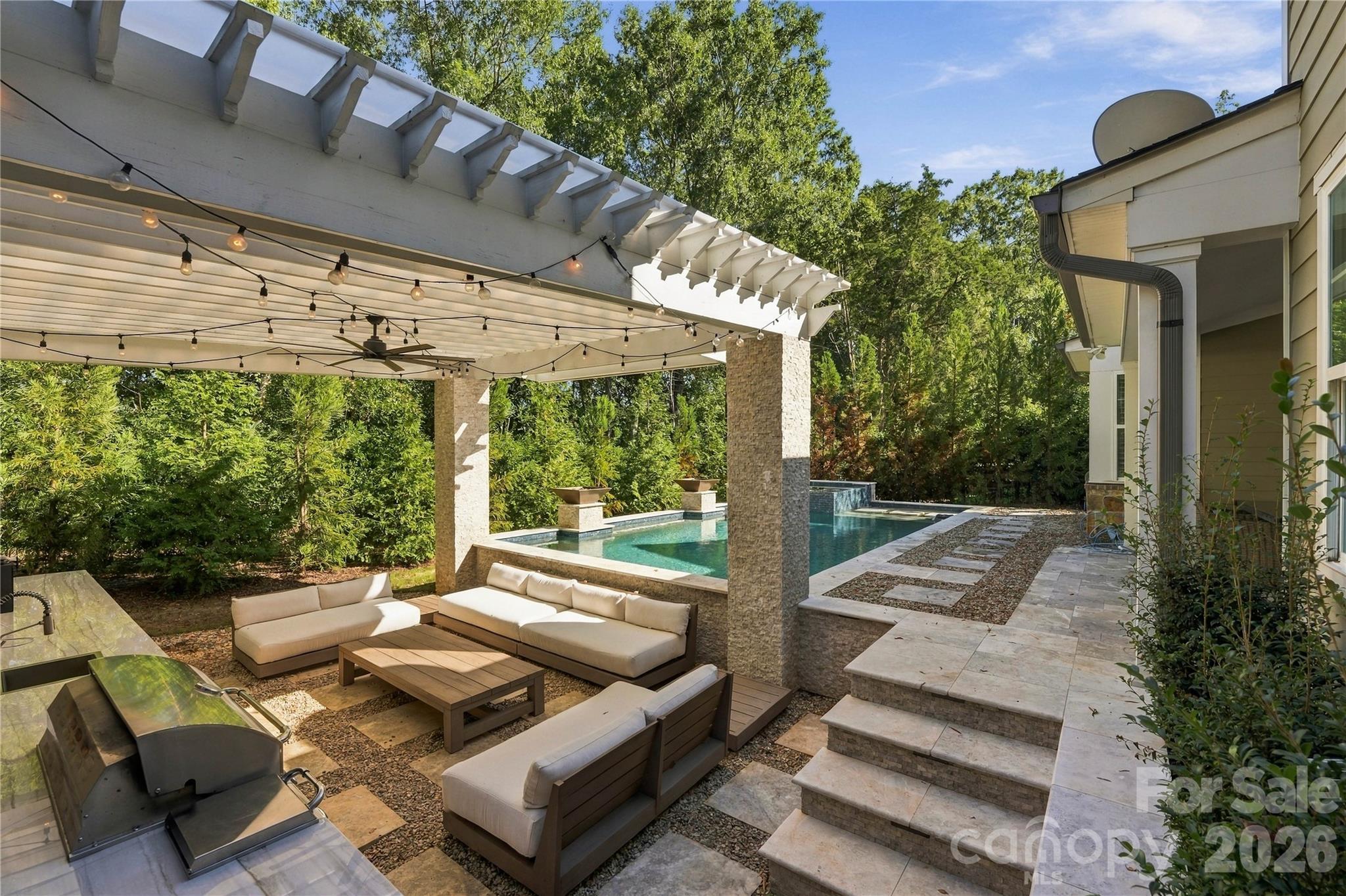 Single Family Residence at 8916 Blakeney Drive, Charlotte, photo 8 of 49