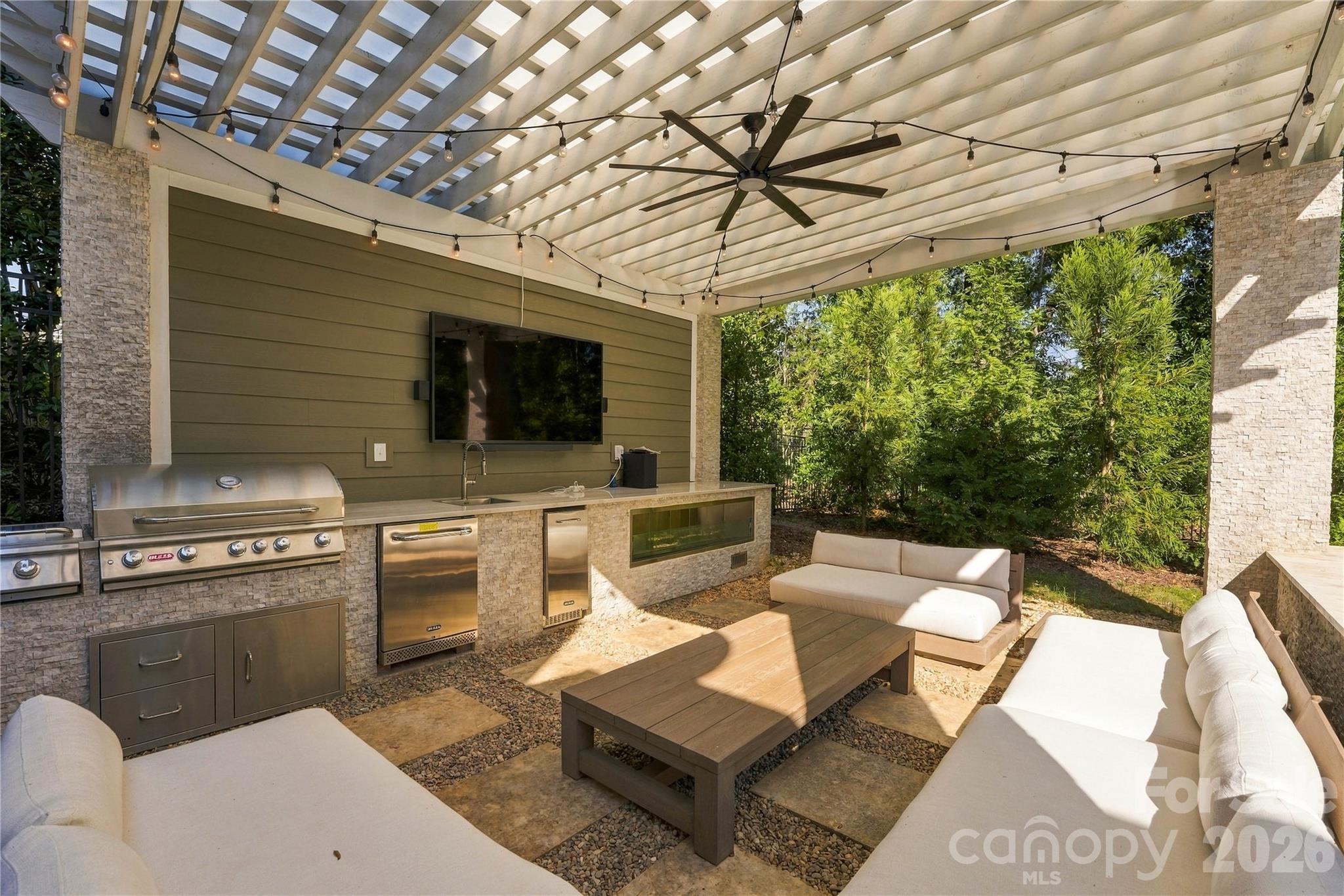 Single Family Residence at 8916 Blakeney Drive, Charlotte, photo 10 of 49