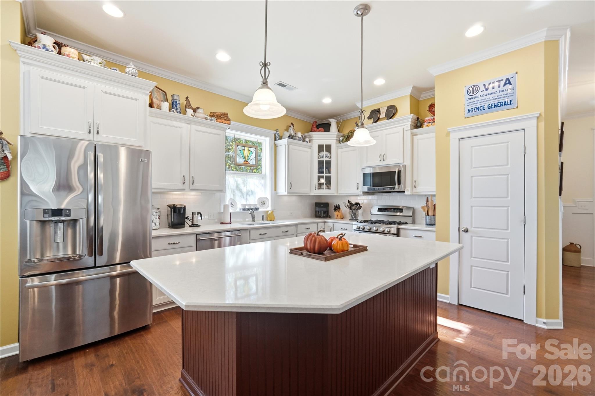 Single Family Residence at 2013 Lexington Street, Belmont, photo 9 of 39