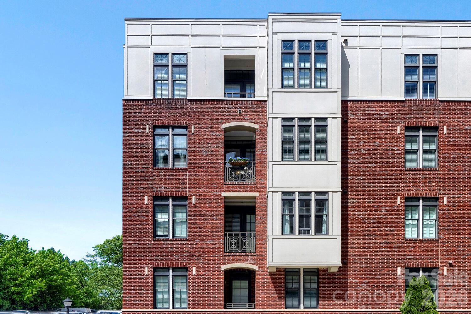 Third Floor Unit - 2810 Selwyn Avenue, Charlotte