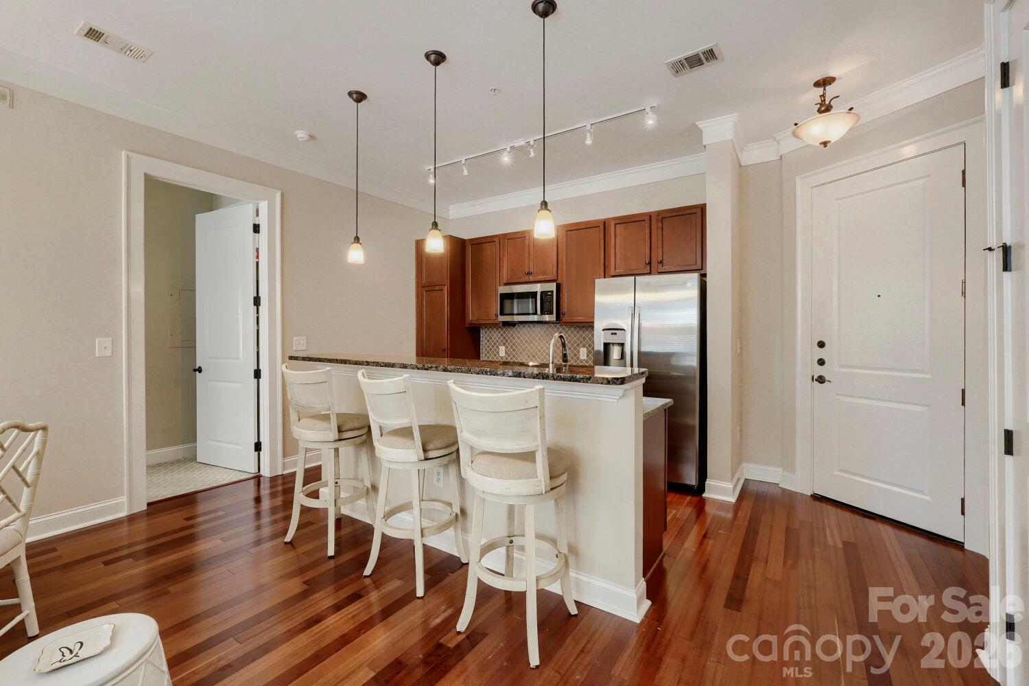 Condominium at 2810 Selwyn Avenue, Charlotte, photo 9 of 29
