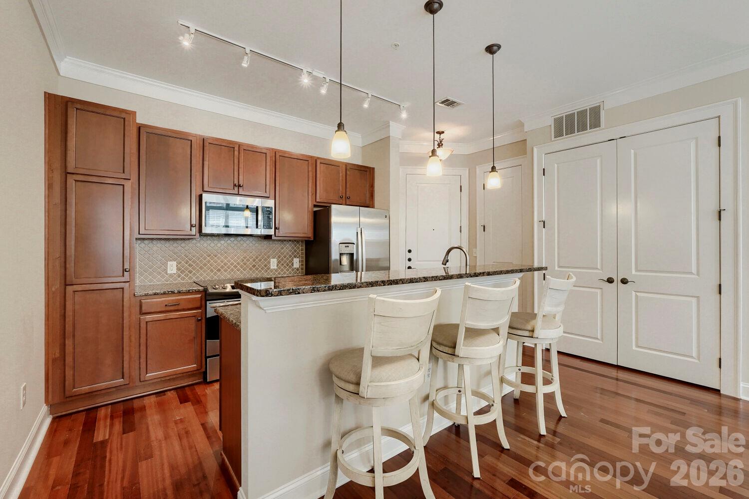 Condominium at 2810 Selwyn Avenue, Charlotte, photo 10 of 29