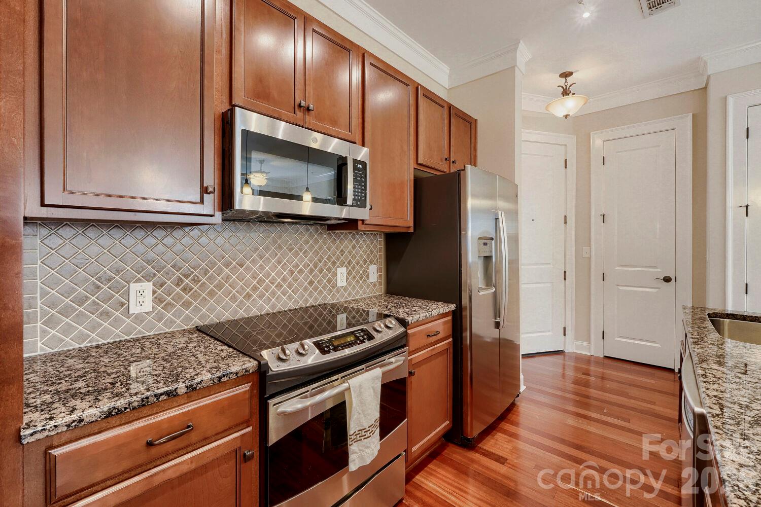 Condominium at 2810 Selwyn Avenue, Charlotte, photo 12 of 29