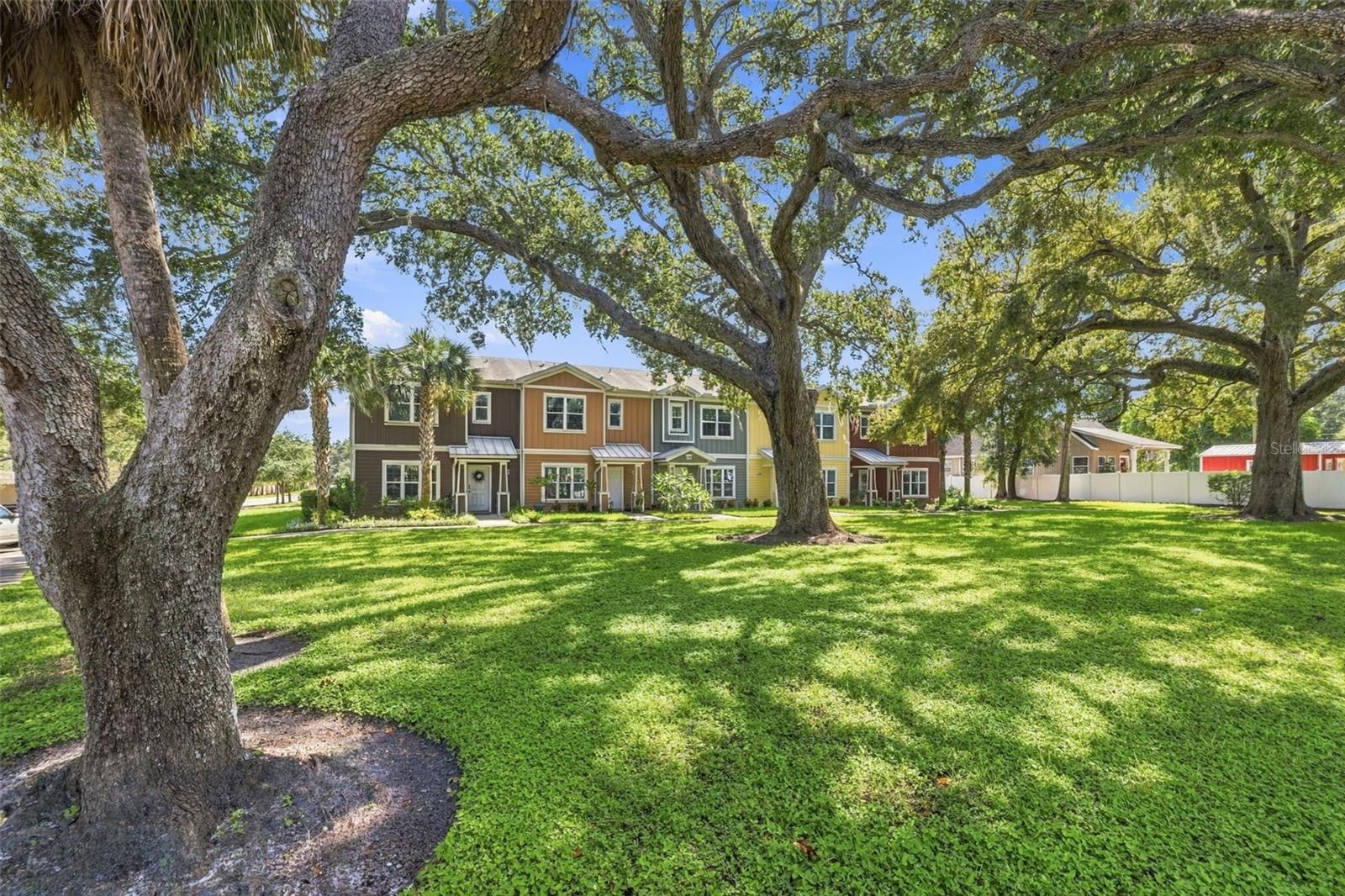 1123 DOUGLAS AVE