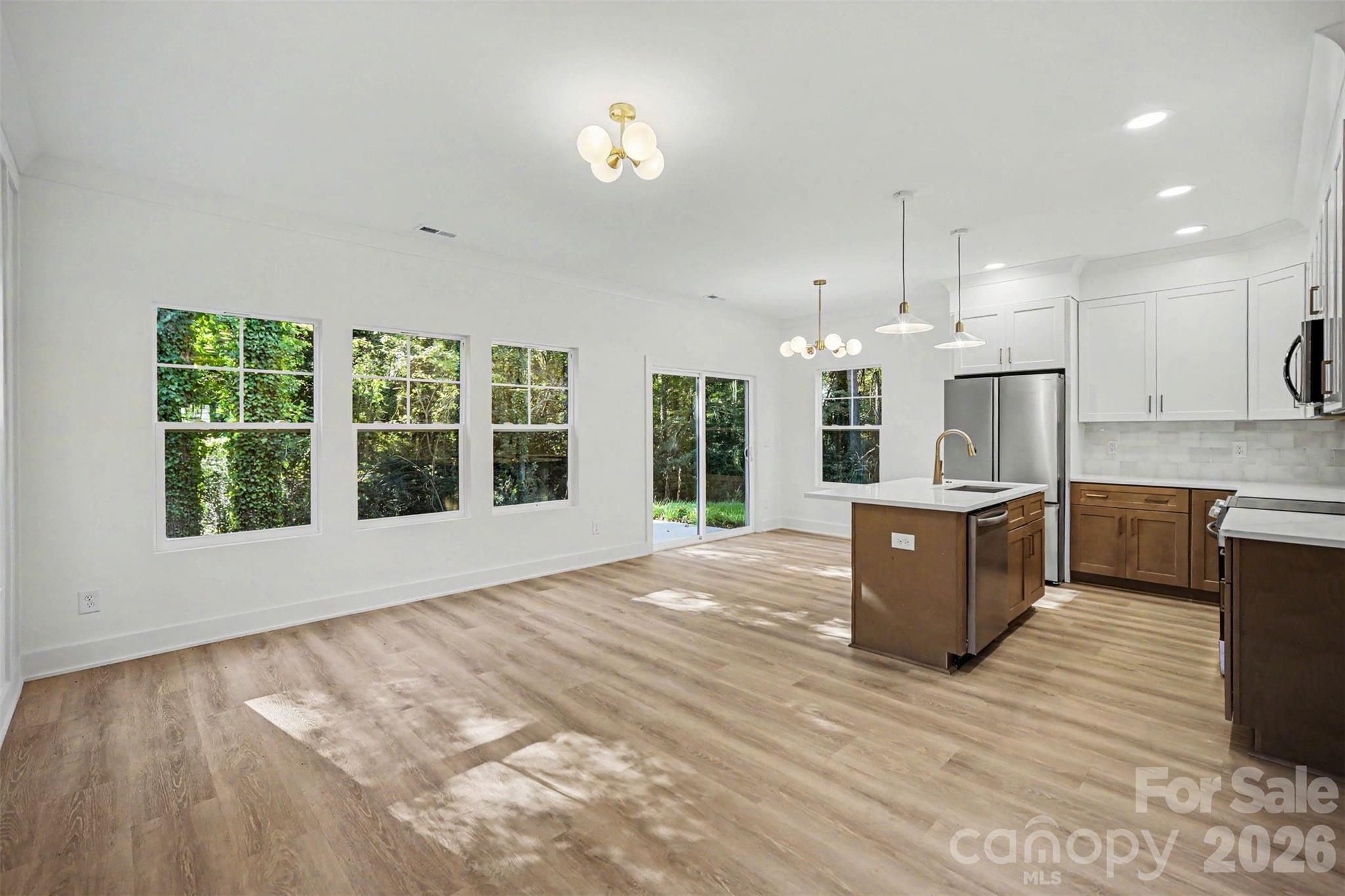 Single Family Residence at 514 Brookgreen Drive, Dallas, photo 4 of 29