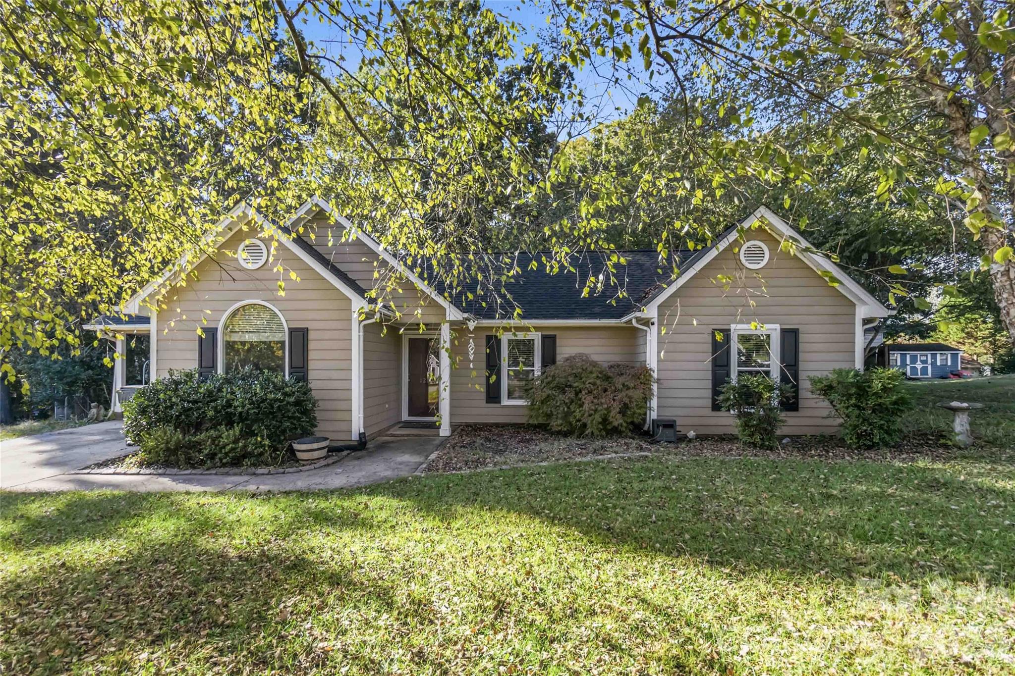 Single Family Residence at 128 Weeping Willow Way, Gastonia, photo 2 of 33