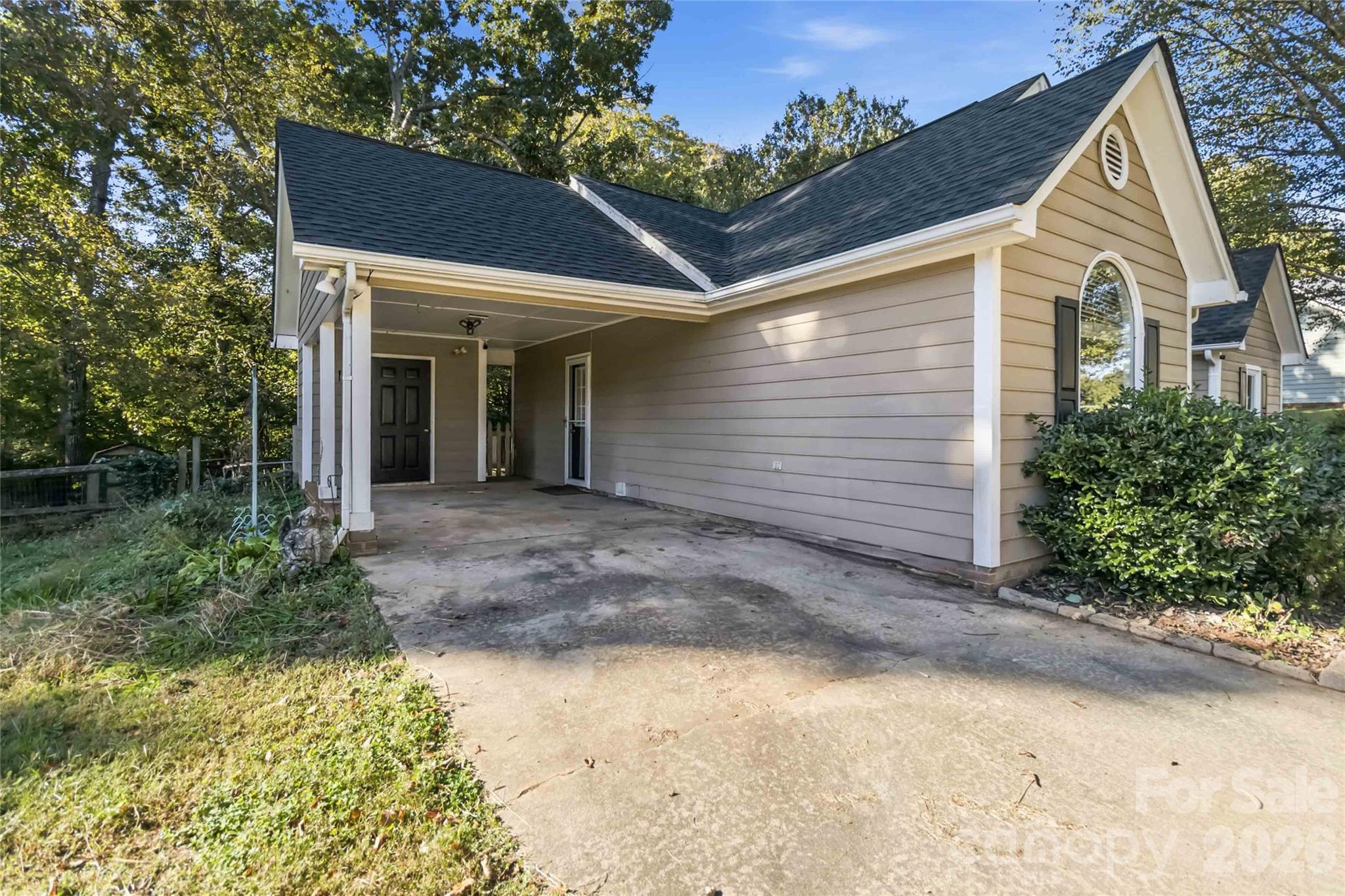 Single Family Residence at 128 Weeping Willow Way, Gastonia, photo 4 of 33