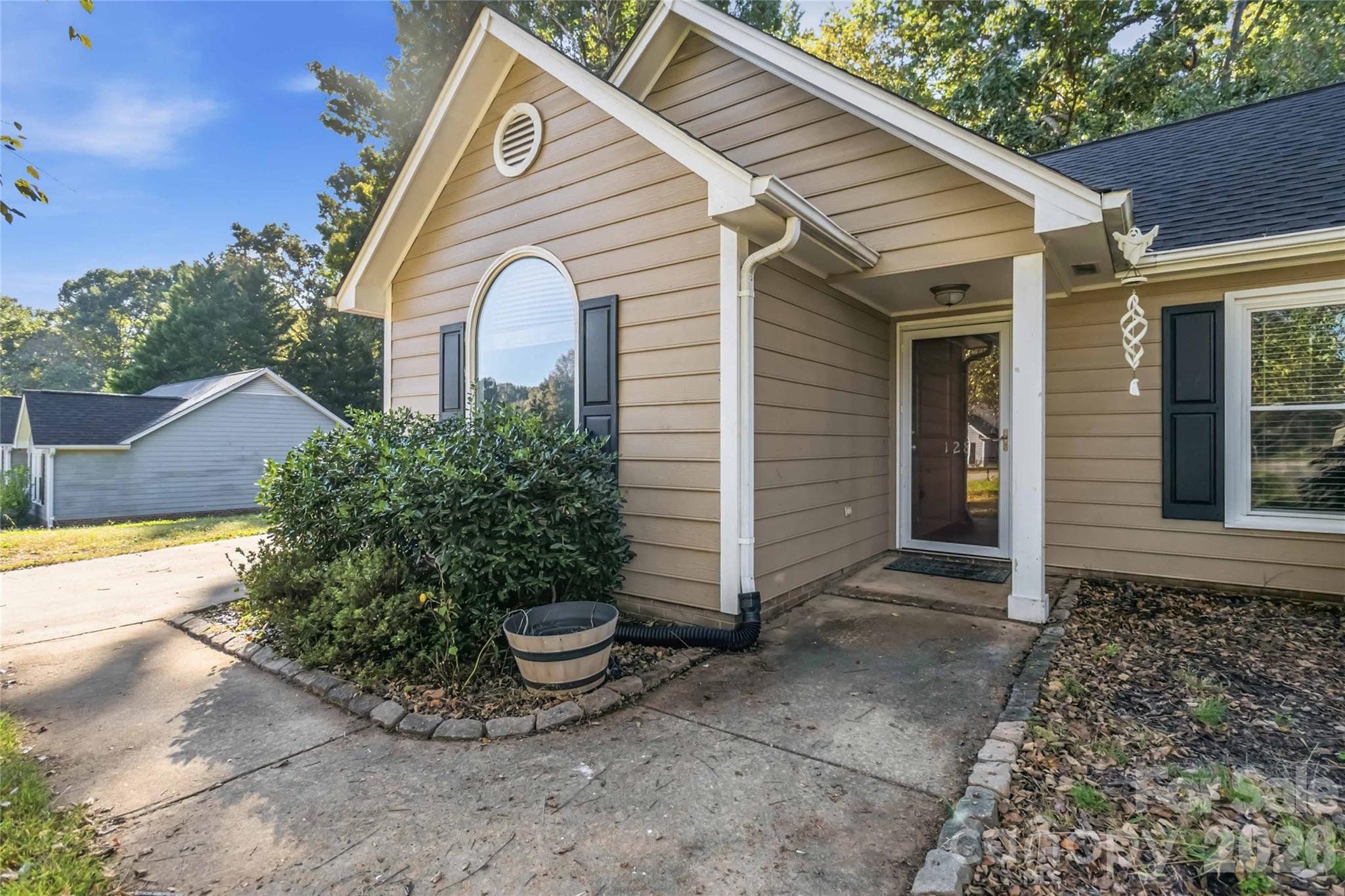Single Family Residence at 128 Weeping Willow Way, Gastonia, photo 6 of 33