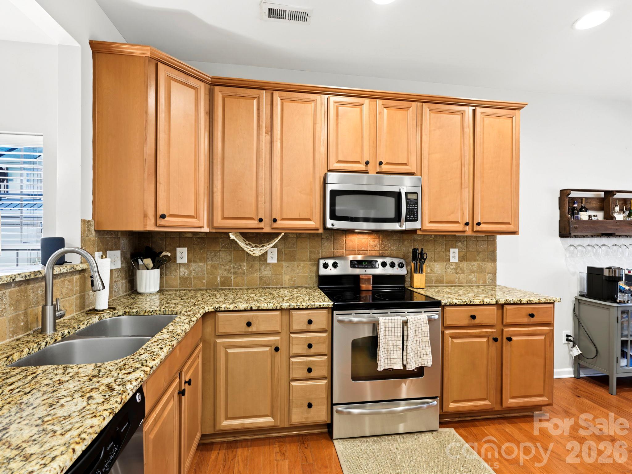 Townhouse at 5904 Union Pacific Avenue, Charlotte, photo 9 of 40