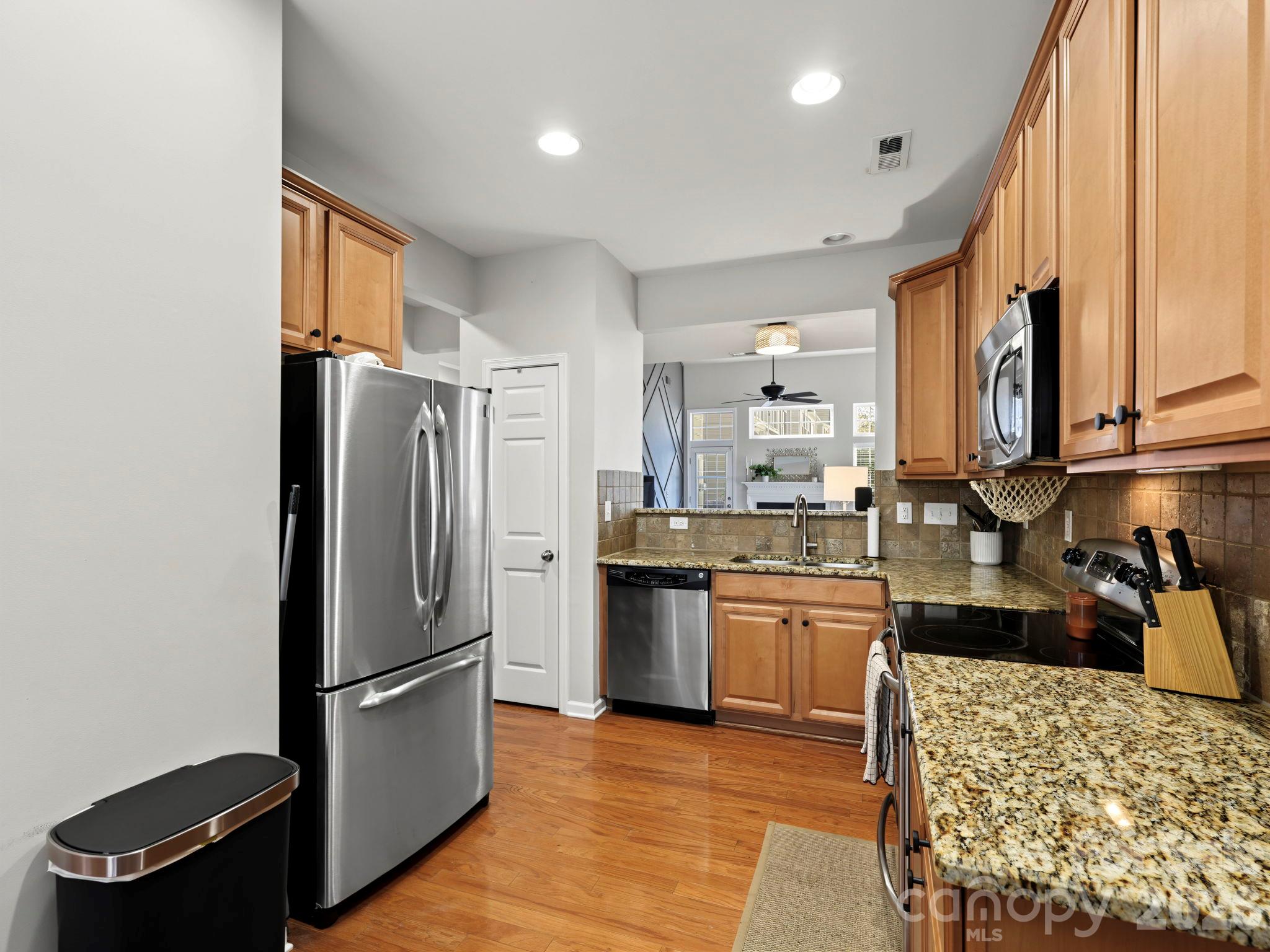 Townhouse at 5904 Union Pacific Avenue, Charlotte, photo 10 of 40
