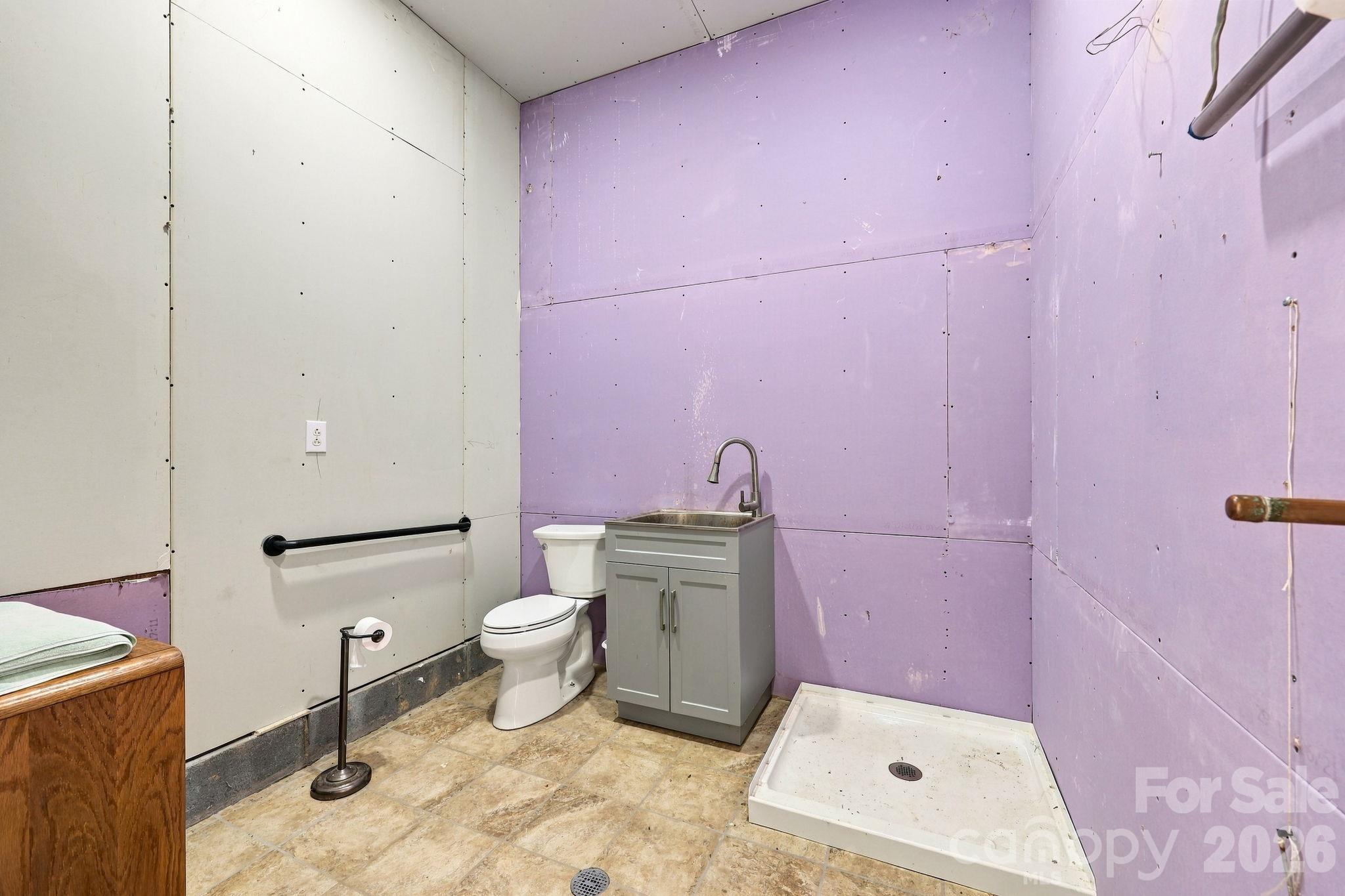 Garage Bathroom - 48155 Ingram Road, New London
