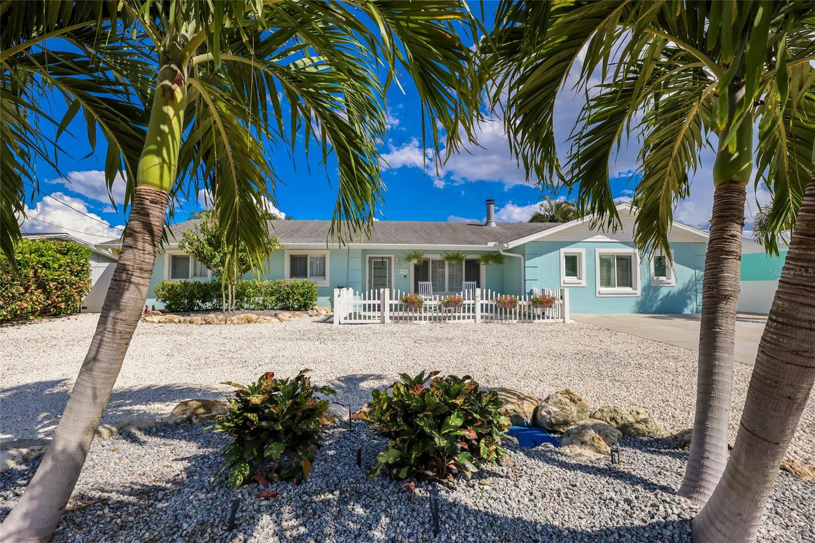 902 25TH AVE W