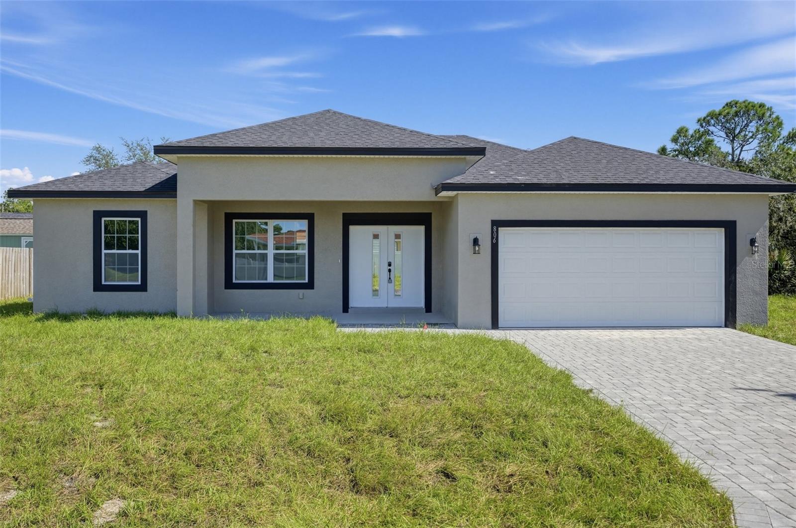 806 LOLA DR