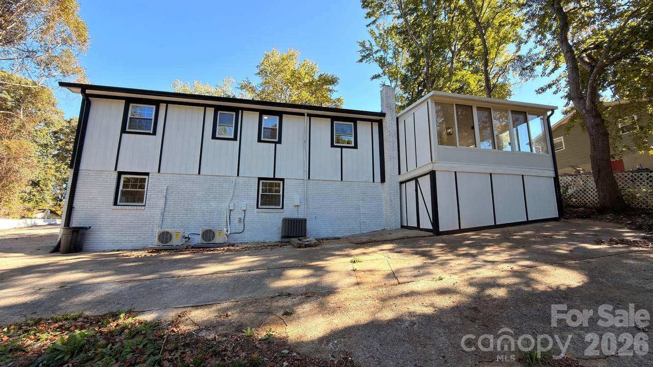 Single Family Residence at 169 8th Avenue SW, Conover, photo 4 of 32