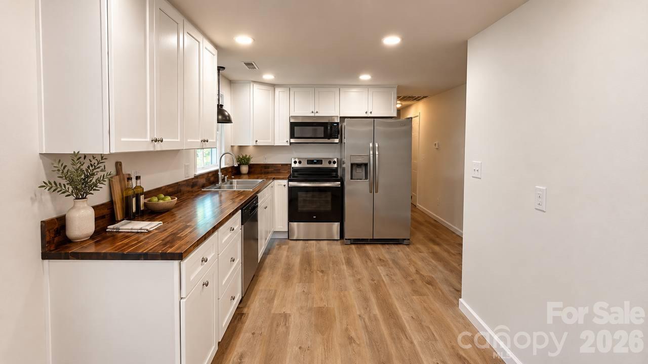 Main kitchen - 169 8th Avenue SW, Conover