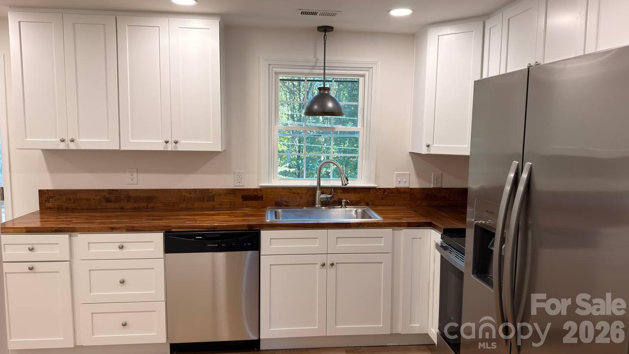Main kitchen - 169 8th Avenue SW, Conover