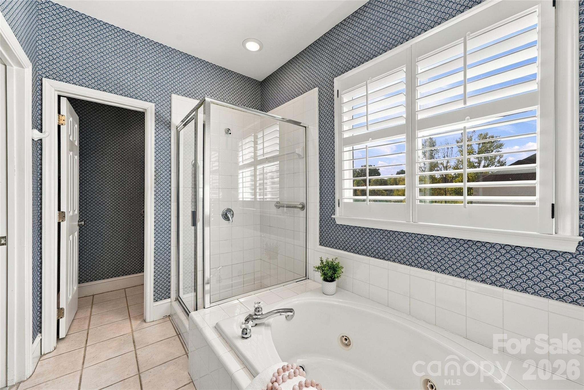 Single Family Residence at 155 Lake Point Drive, Fort Mill, photo 16 of 37