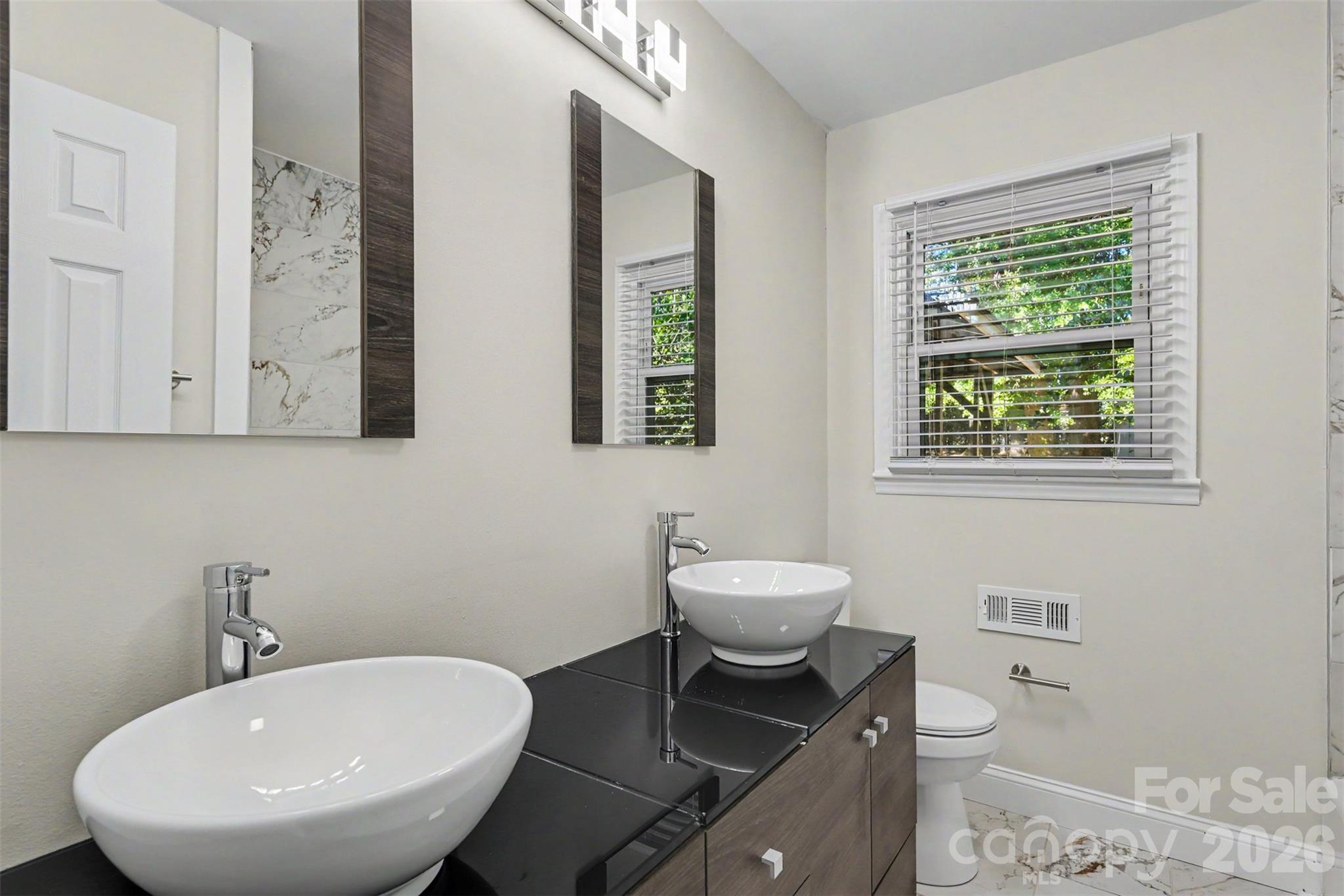 Hall bathroom - 519 Amon Lane, Pineville