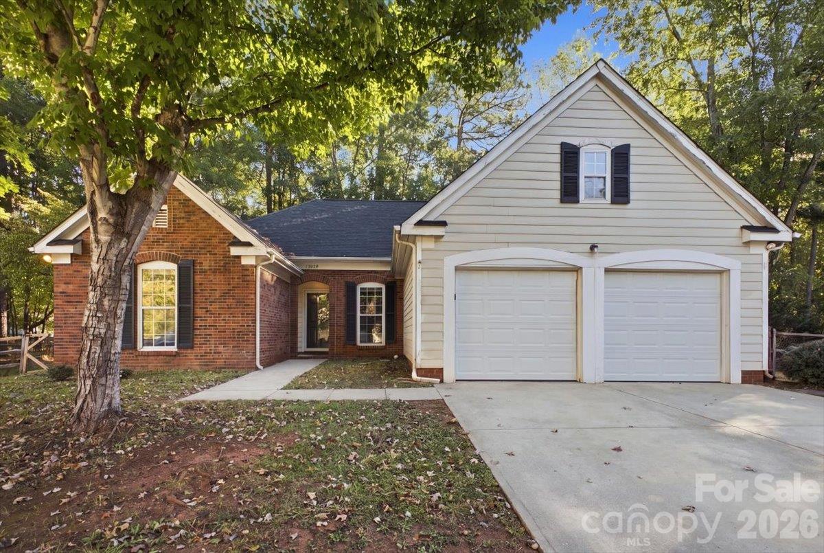 Single Family Residence at 11219 Turmeric Court, Charlotte