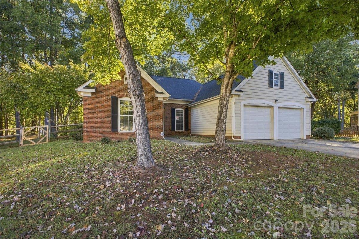 Single Family Residence at 11219 Turmeric Court, Charlotte, photo 5 of 52