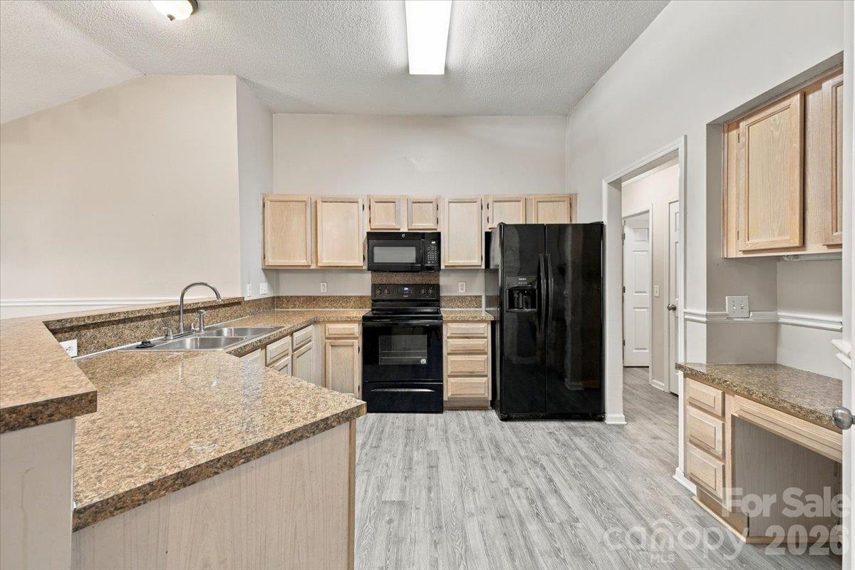 Single Family Residence at 11219 Turmeric Court, Charlotte, photo 17 of 52
