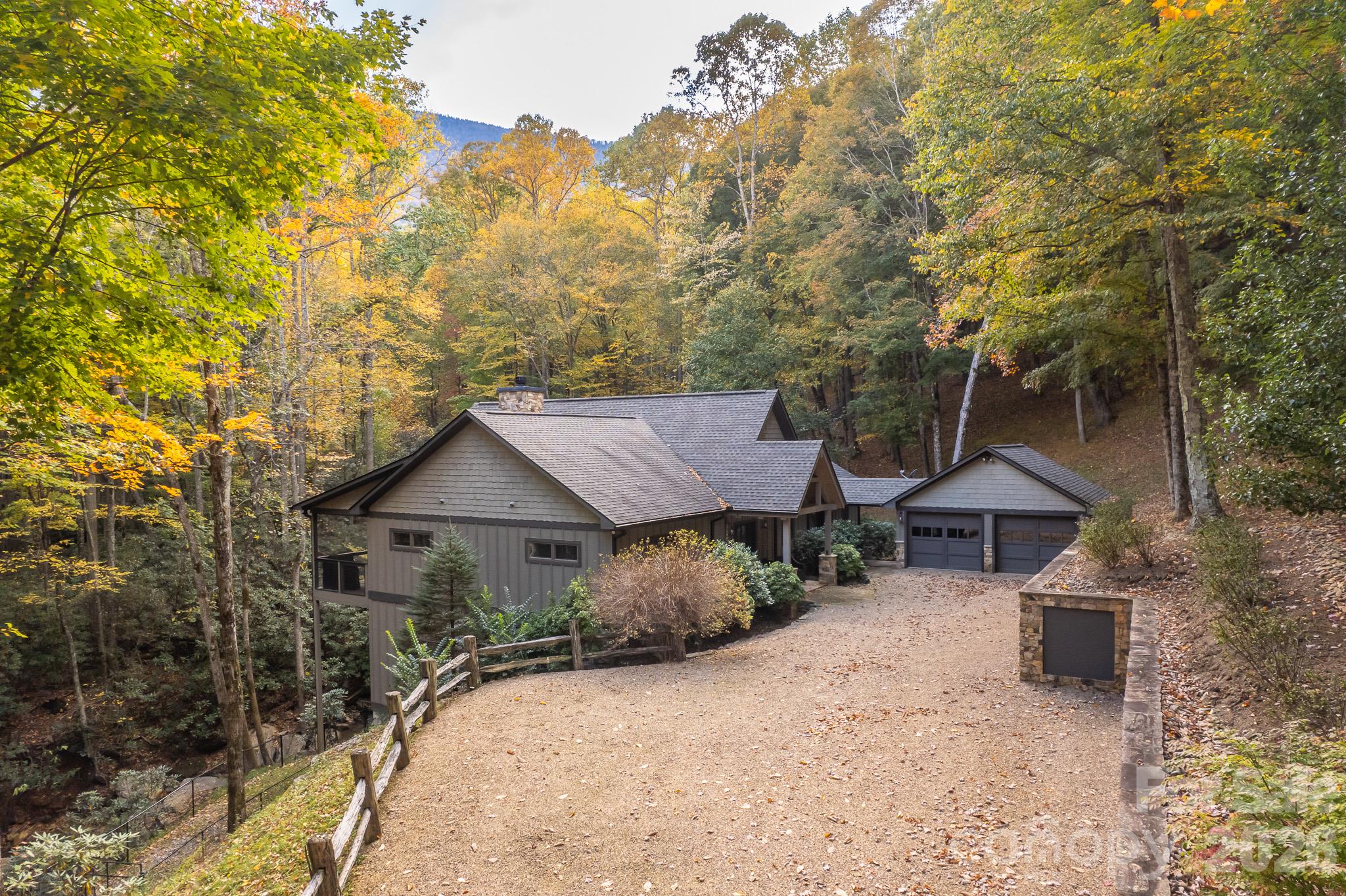 Large driveway and parking area for guests. - 350 Celo Cove Drive, Burnsville