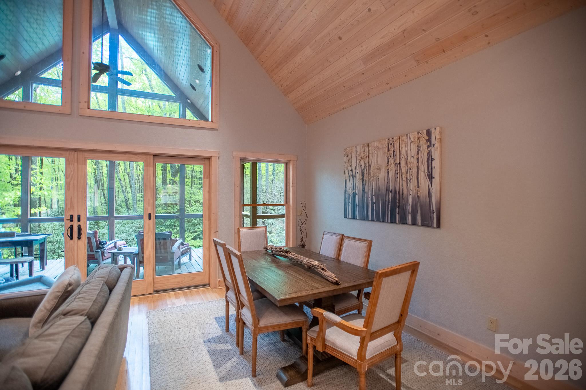 Dining area - 350 Celo Cove Drive, Burnsville