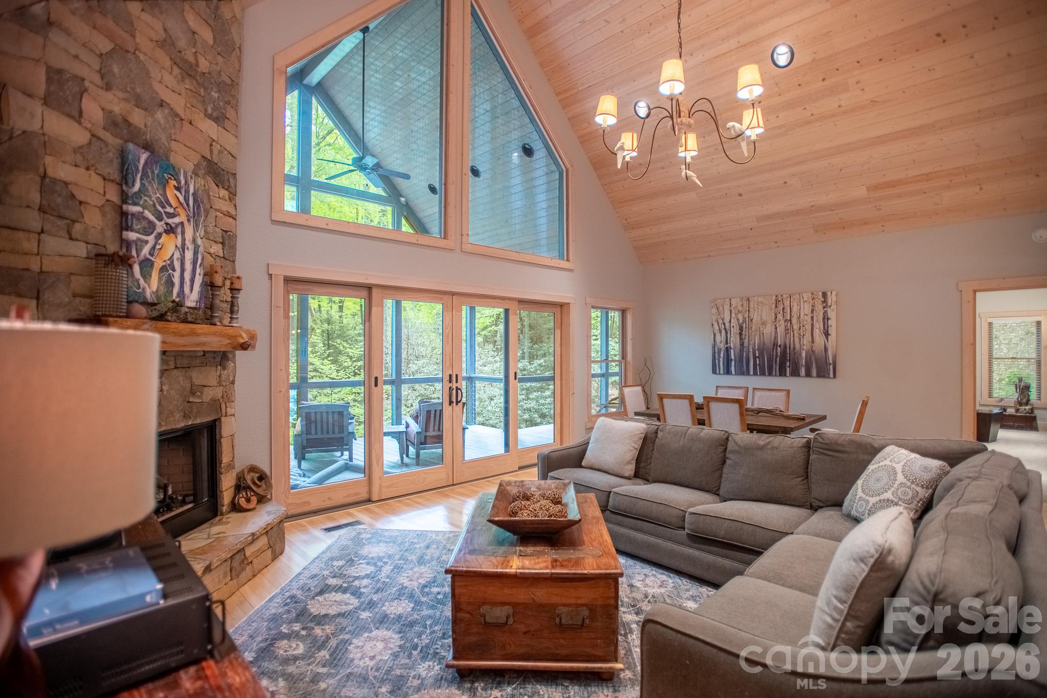 Spacious den for relaxing - 350 Celo Cove Drive, Burnsville