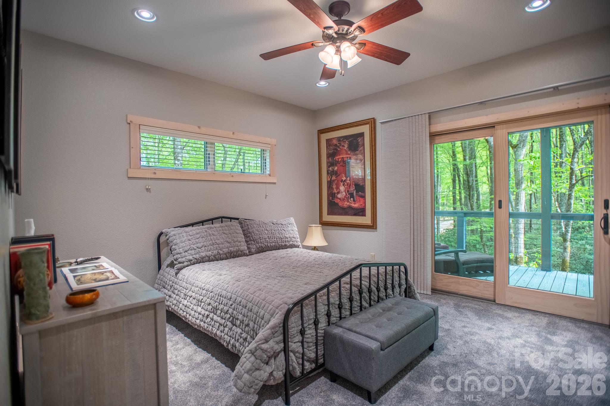 Guest en suite bedroom - 350 Celo Cove Drive, Burnsville