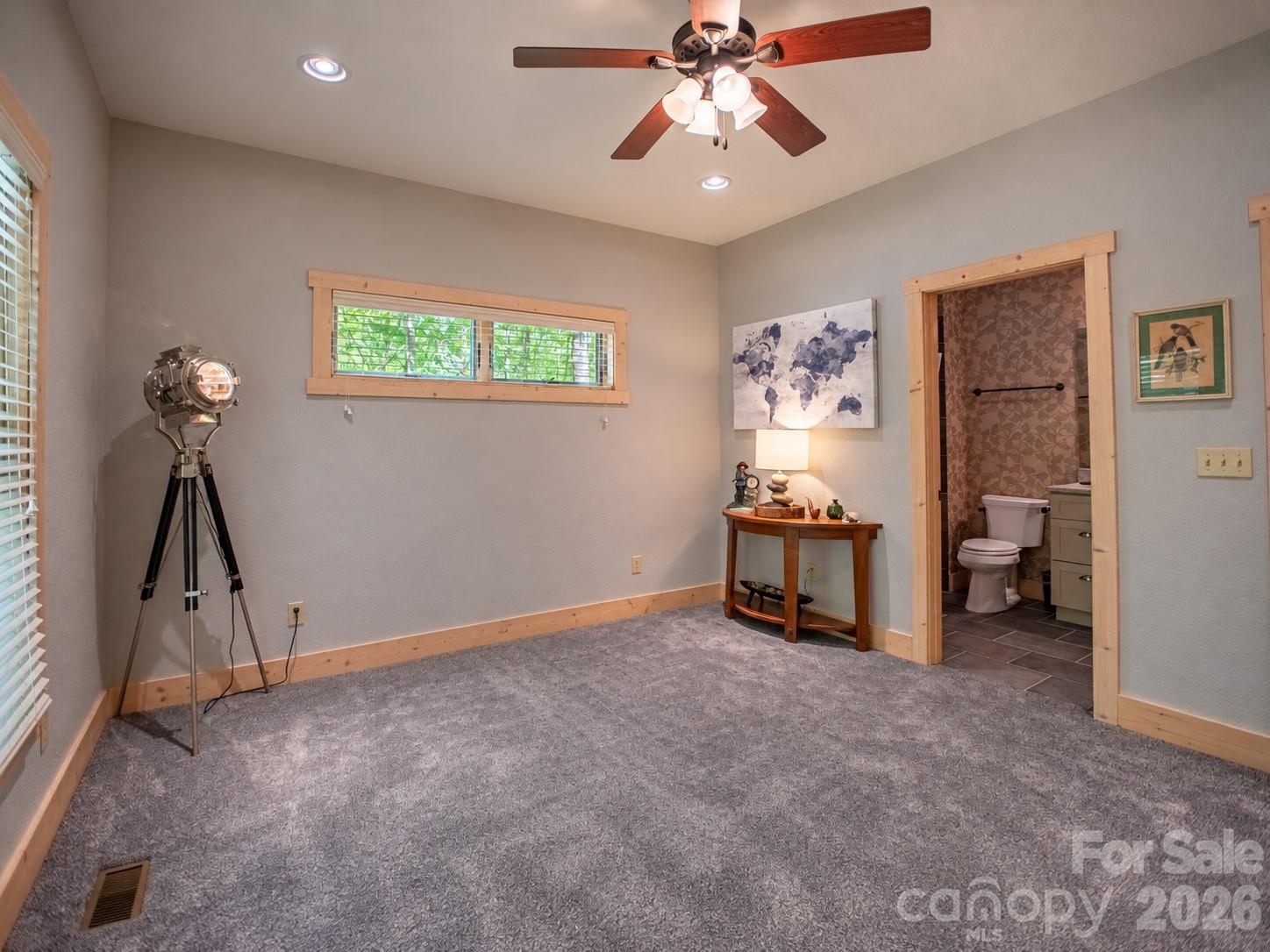 Guest en suite bedroom - 350 Celo Cove Drive, Burnsville