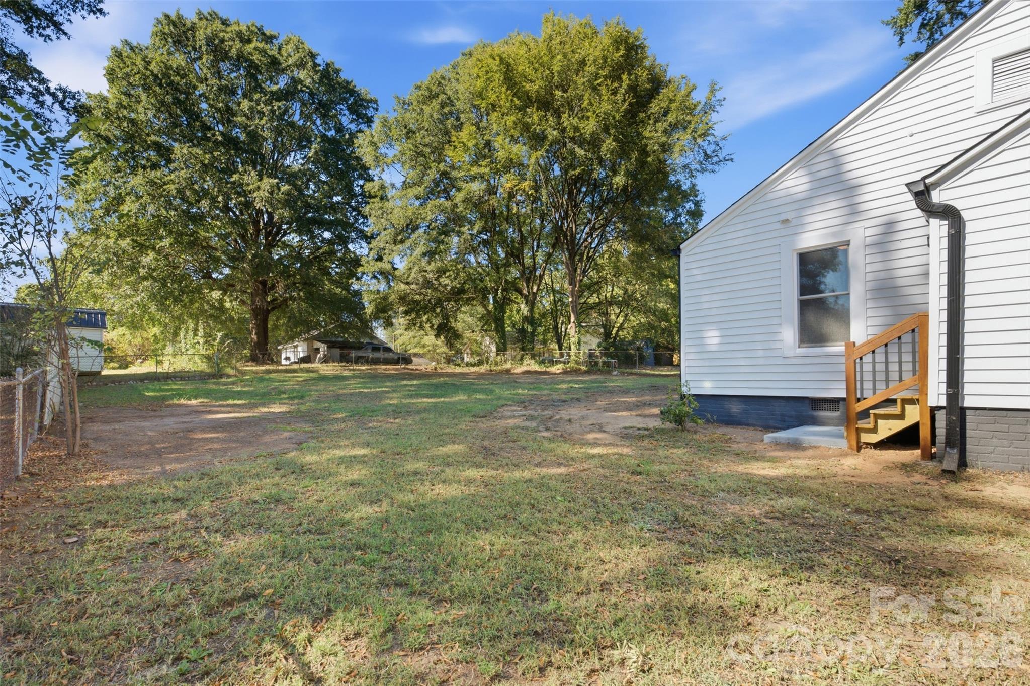 fenced backyard - 906 Longview Avenue, Kannapolis