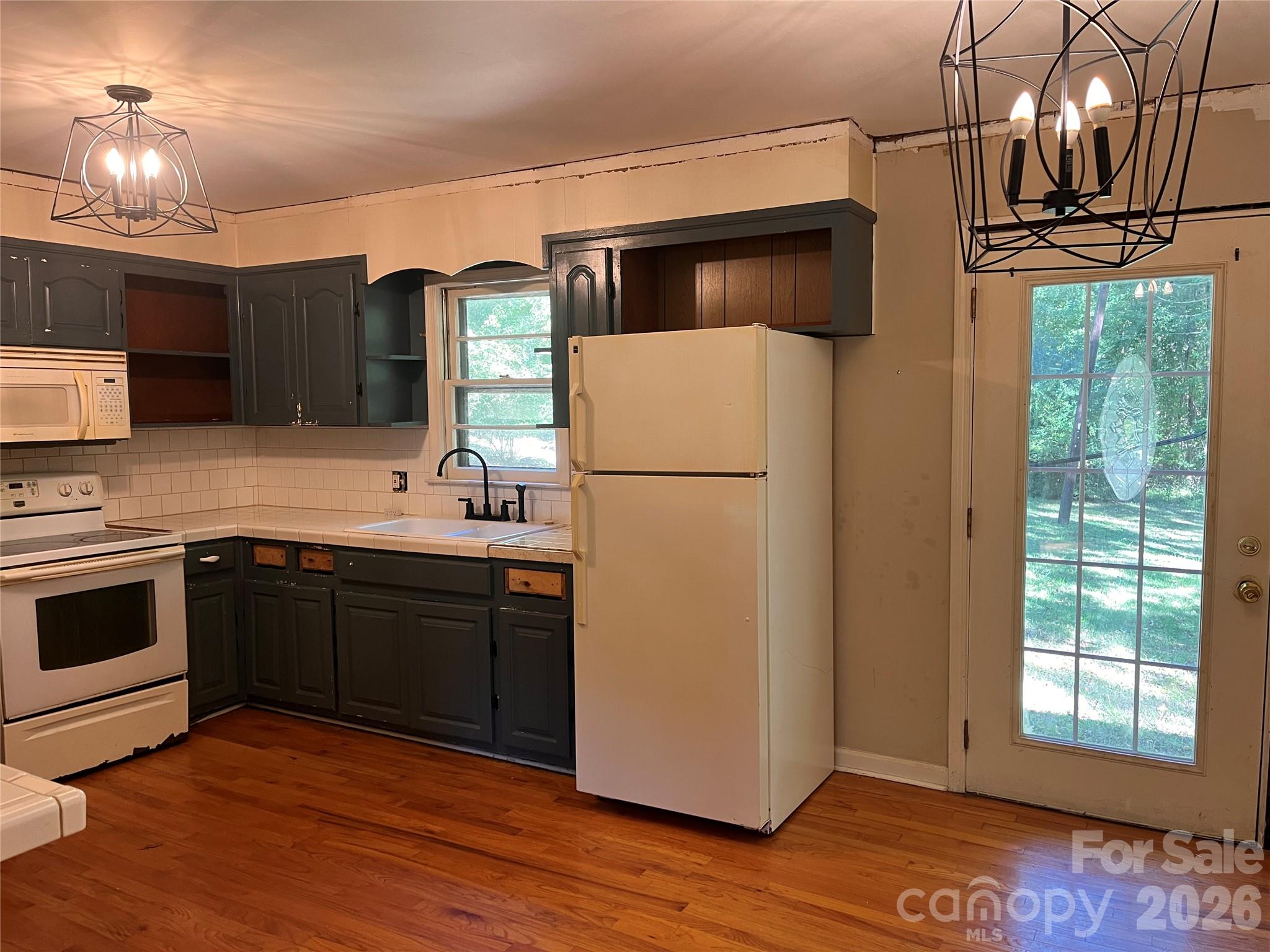 Single Family Residence at 1609 University Park Drive, Lancaster, photo 4 of 14