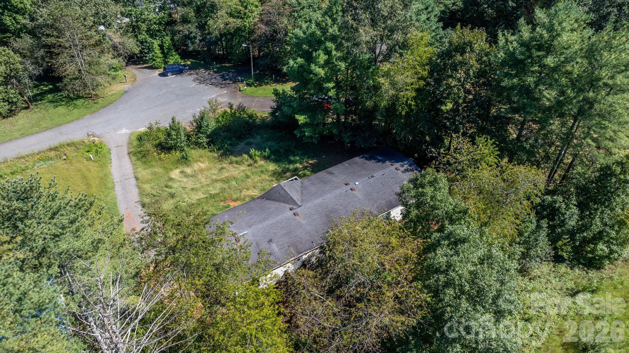 Single Family Residence at 4125 Alderbrook Court, Lenoir, photo 11 of 15