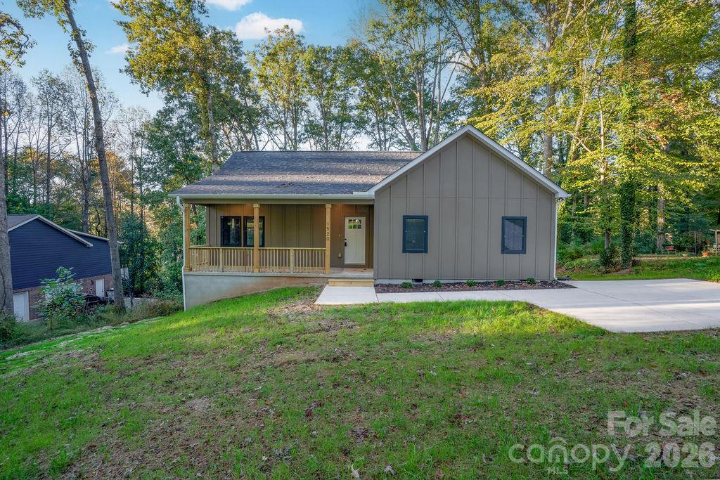 1520 Holly Court NW