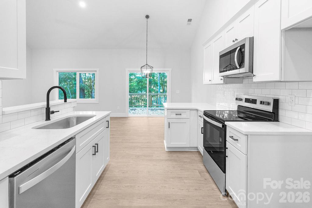 Single Family Residence at 1520 Holly Court NW, Lenoir, photo 9 of 32