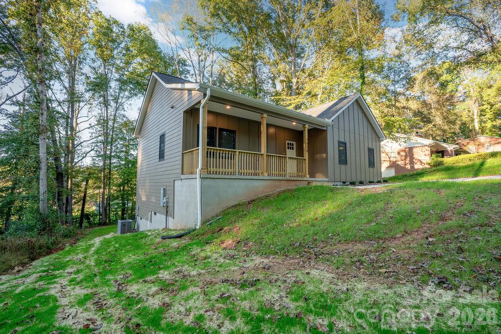 Single Family Residence at 1520 Holly Court NW, Lenoir, photo 29 of 32