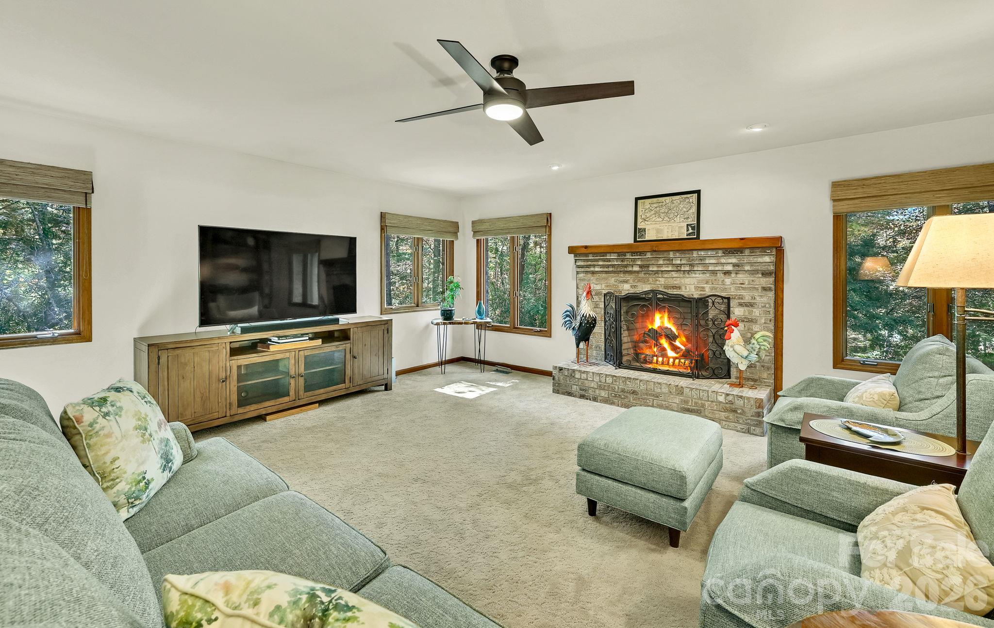 Living Room - 52 Oak Gate Drive, Hendersonville