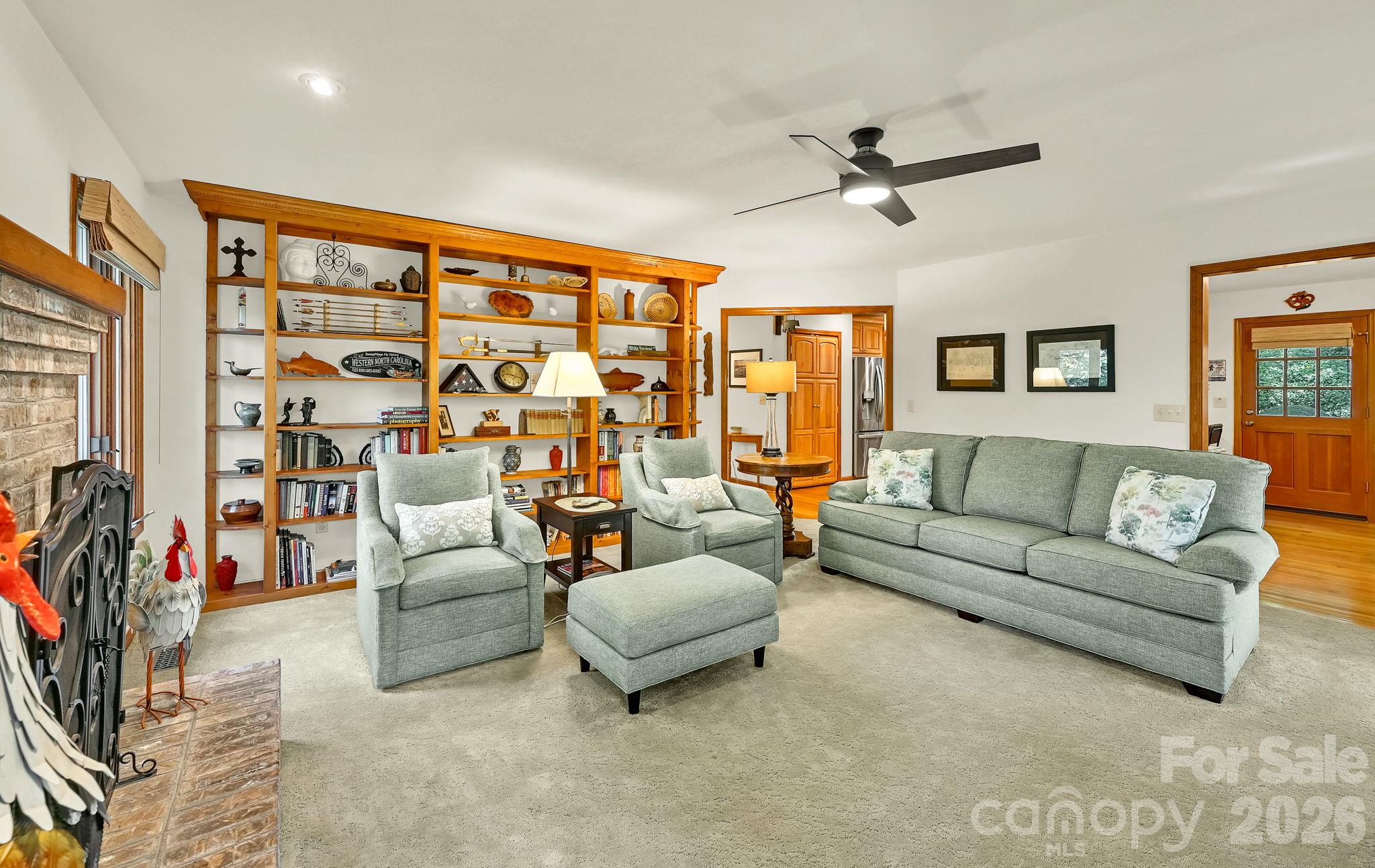 Living Room - 52 Oak Gate Drive, Hendersonville