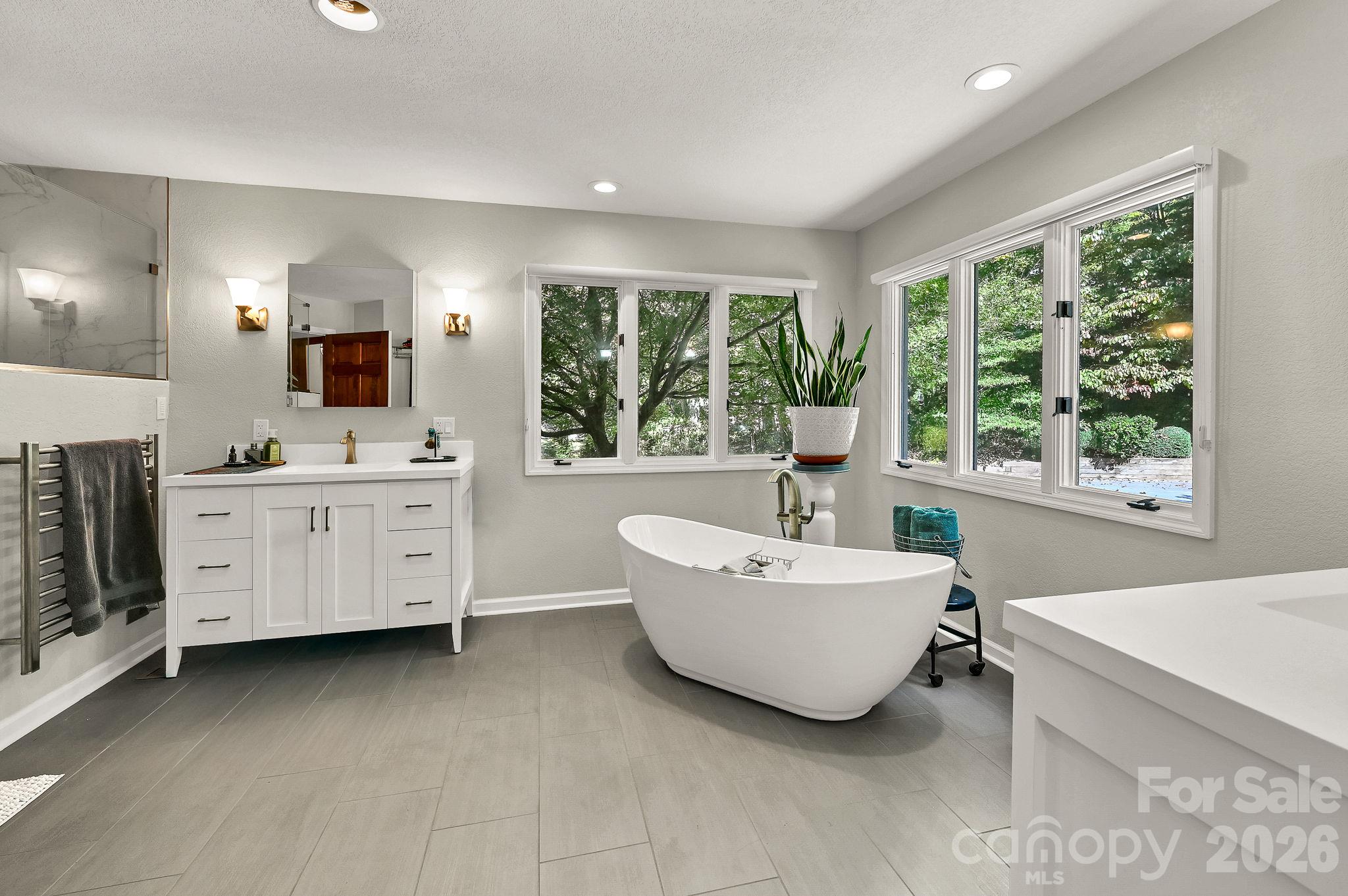Master Bath with insultated soaking tub - 52 Oak Gate Drive, Hendersonville