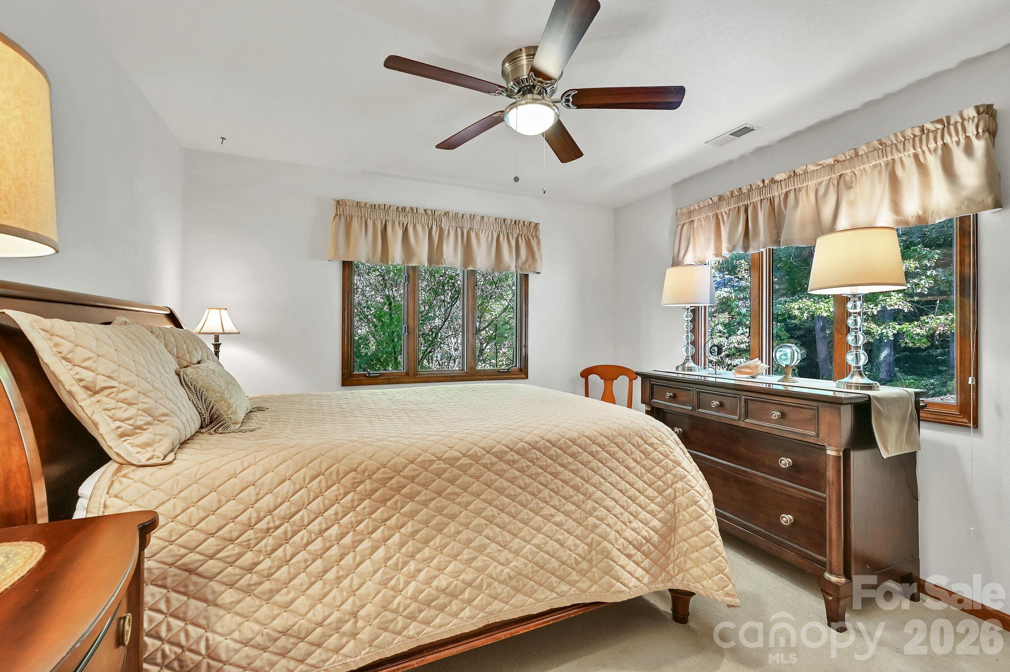 Bed 2 - 52 Oak Gate Drive, Hendersonville
