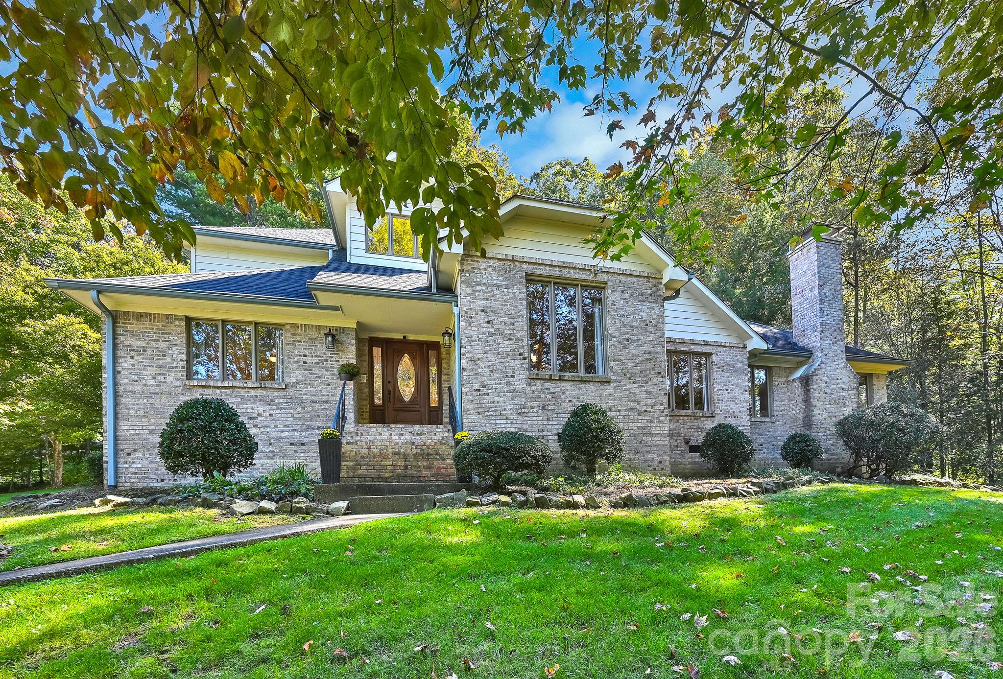 Single Family Residence at 52 Oak Gate Drive, Hendersonville, photo 29 of 47