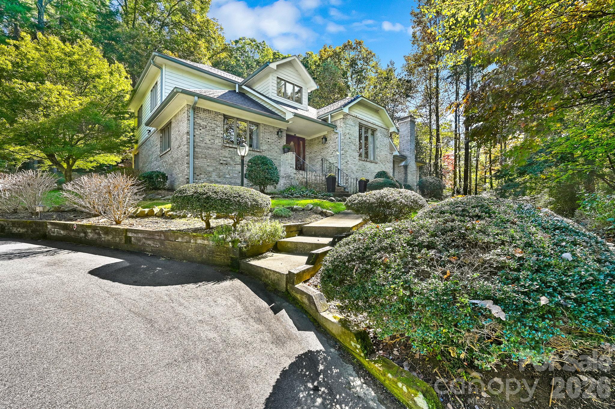 Circular Driveway - 52 Oak Gate Drive, Hendersonville