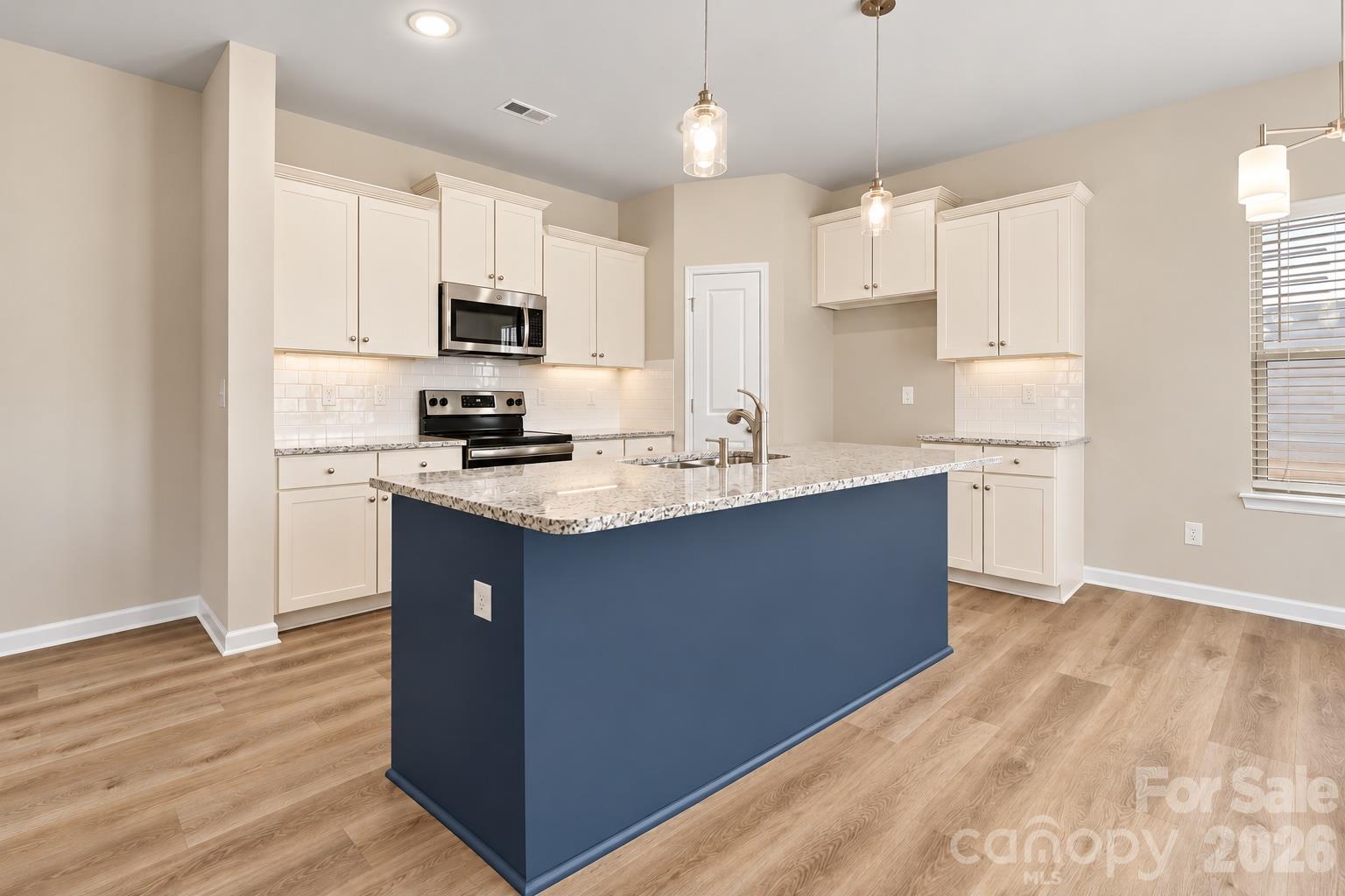 Single Family Residence at 1314 Cheshire Avenue, Charlotte, photo 3 of 21