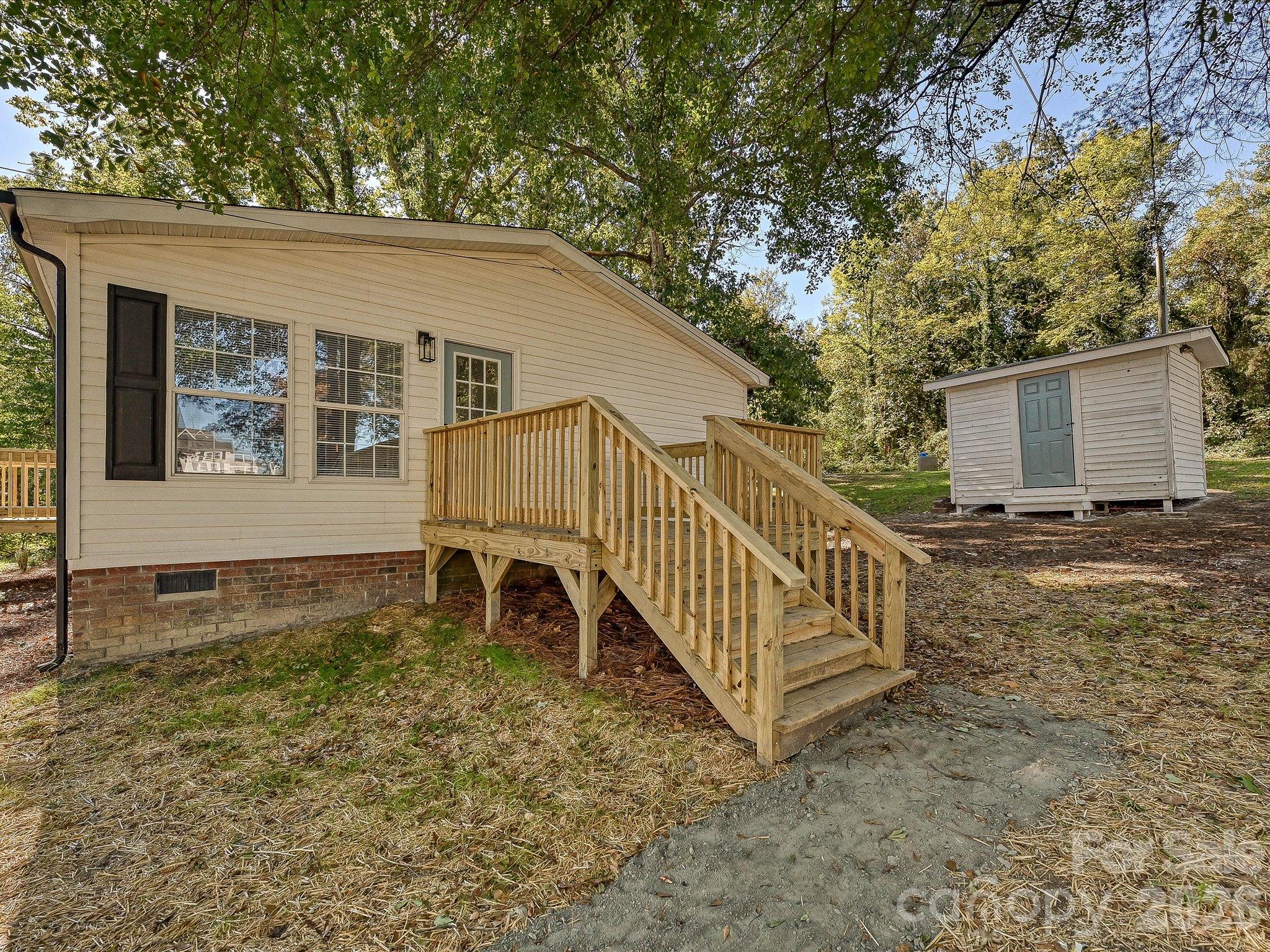 Another view of right hand side of home. - 1711 Trexlar Avenue, Gastonia